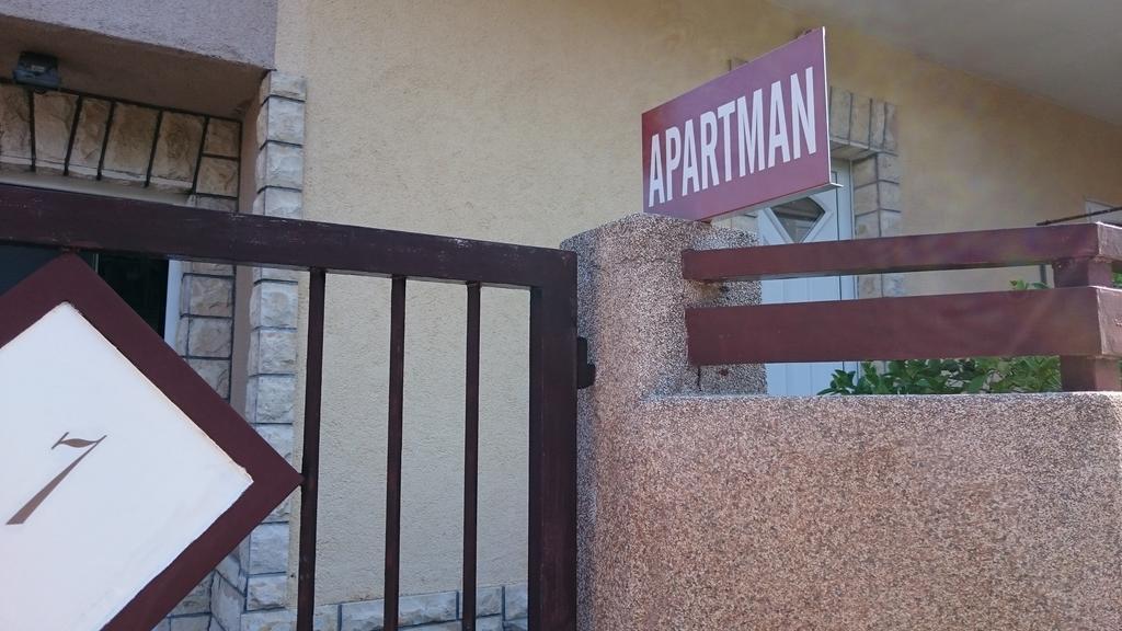 Apartments Jita Примоштен Экстерьер фото